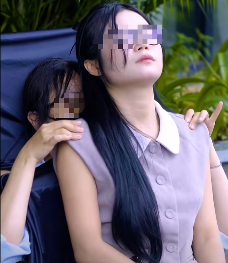 photo-1761460848455 photo-1761460848455