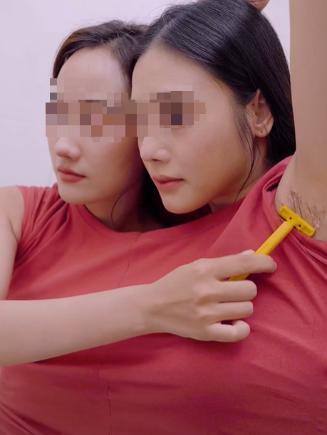 photo-1761460893380 photo-1761460893380