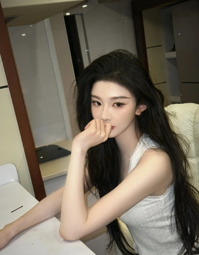 Sự hết thời của "bạch tuyết đời thực": Gánh khoản nợ hàng tỷ đồng, đẹp điên đảo chúng sinh mà vẫn là sao hạng C- Ảnh 7. Sự hết thời của "bạch tuyết đời thực": Gánh khoản nợ hàng tỷ đồng, đẹp điên đảo chúng sinh mà vẫn là sao hạng C- Ảnh 7.