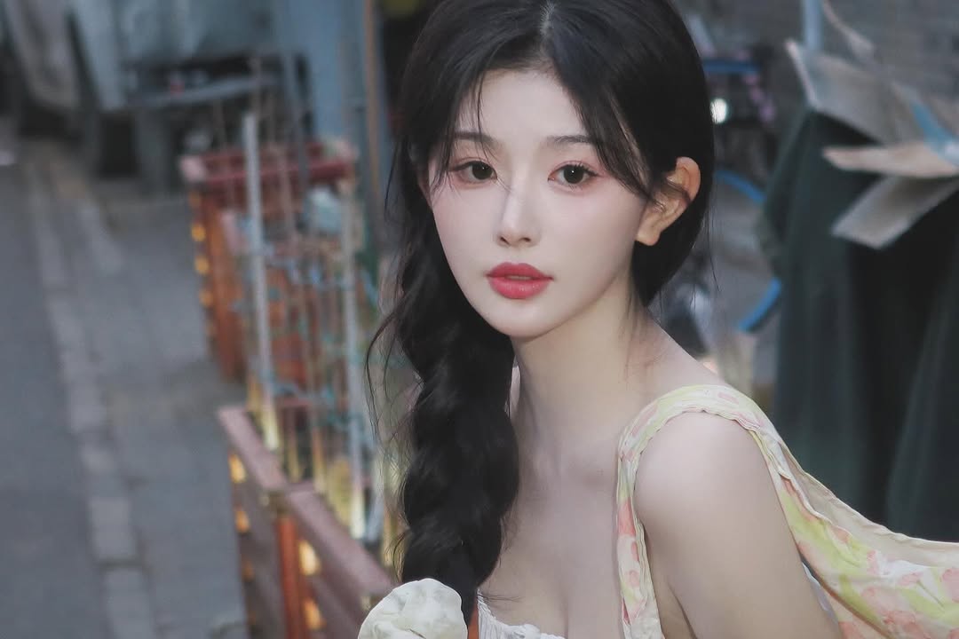 Sự hết thời của "bạch tuyết đời thực": Gánh khoản nợ hàng tỷ đồng, đẹp điên đảo chúng sinh mà vẫn là sao hạng C- Ảnh 4. Sự hết thời của "bạch tuyết đời thực": Gánh khoản nợ hàng tỷ đồng, đẹp điên đảo chúng sinh mà vẫn là sao hạng C- Ảnh 4.