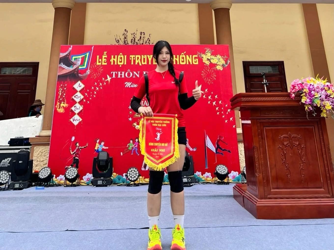 Trở lại sau thời gian vắng bóng, hot girl đô vật hóa 