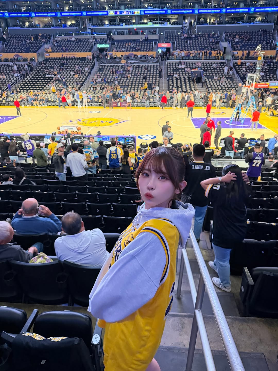 Xem NBA và “crush” một nữ khán giả, thanh niên ngỡ ngàng khi nàng là hot girl- Ảnh 3.