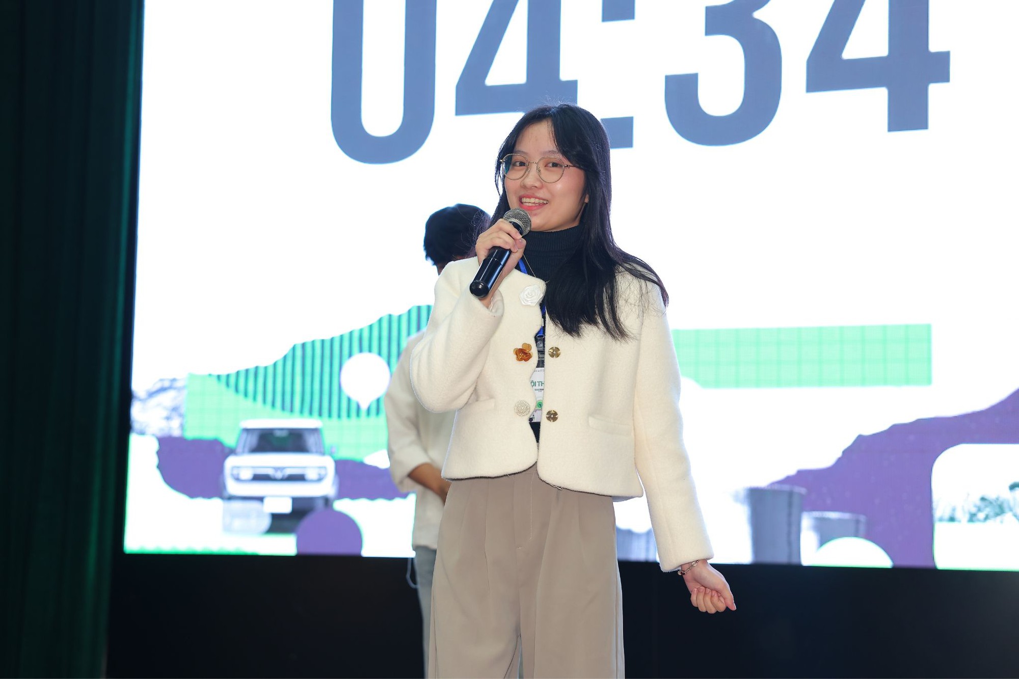 Cuộc thi hùng biện Green Voices có thí sinh đầu tiên vào chung kết: Chiến thắng nhờ thông điệp ‘sạc lại tư duy hội nhập’- Ảnh 14.