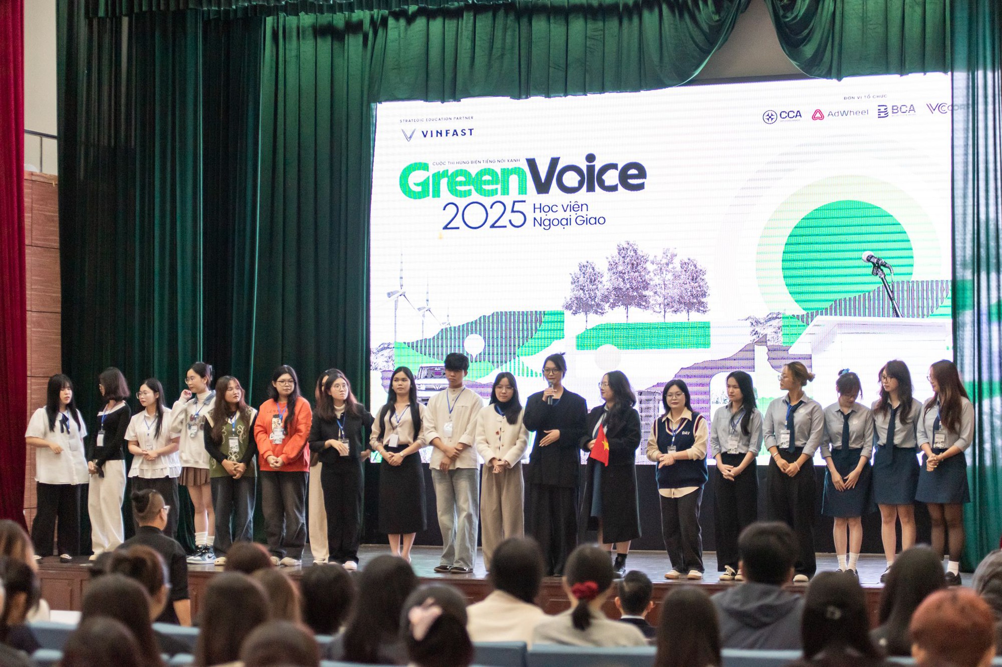 Cuộc thi hùng biện Green Voices có thí sinh đầu tiên vào chung kết: Chiến thắng nhờ thông điệp ‘sạc lại tư duy hội nhập’- Ảnh 2.
