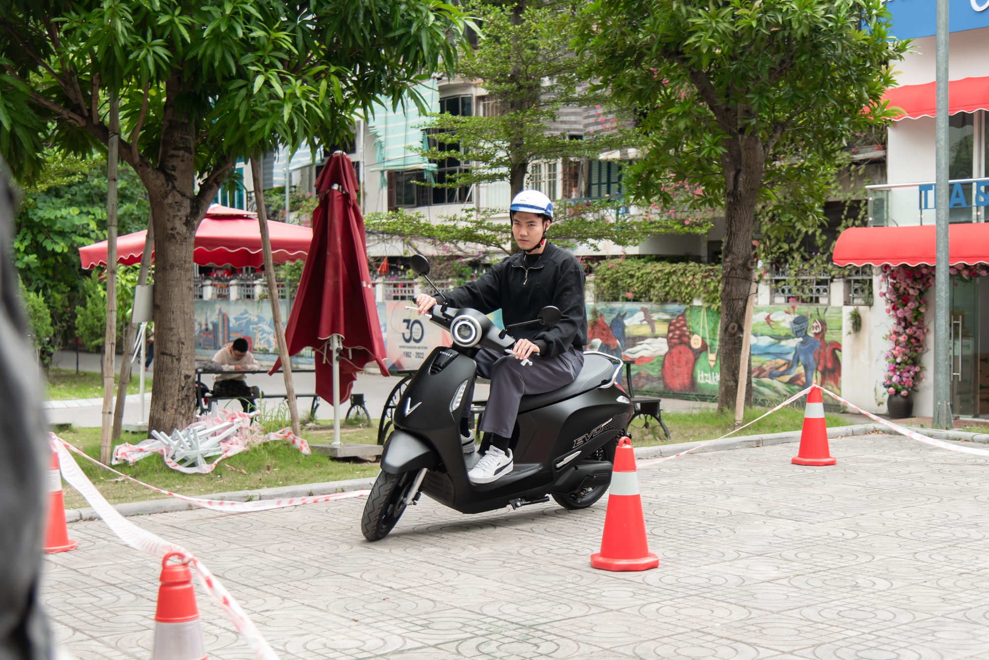 Nữ sinh Học viện Ngoại giao chiến thắng chặng mở màn Green Voices 2025 với thông điệp ‘xe điện không chỉ là phương tiện, mà là tấm VISA Xanh’- Ảnh 5.