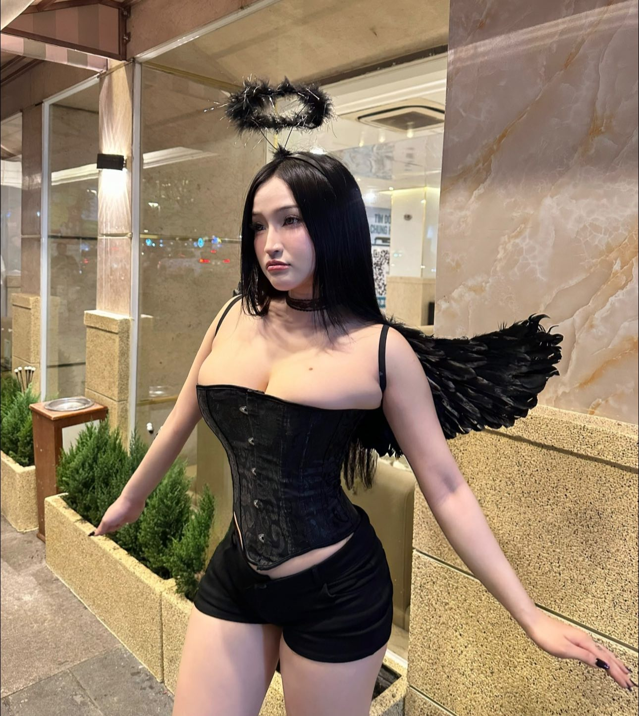 photo-1761878237477 photo-1761878237477