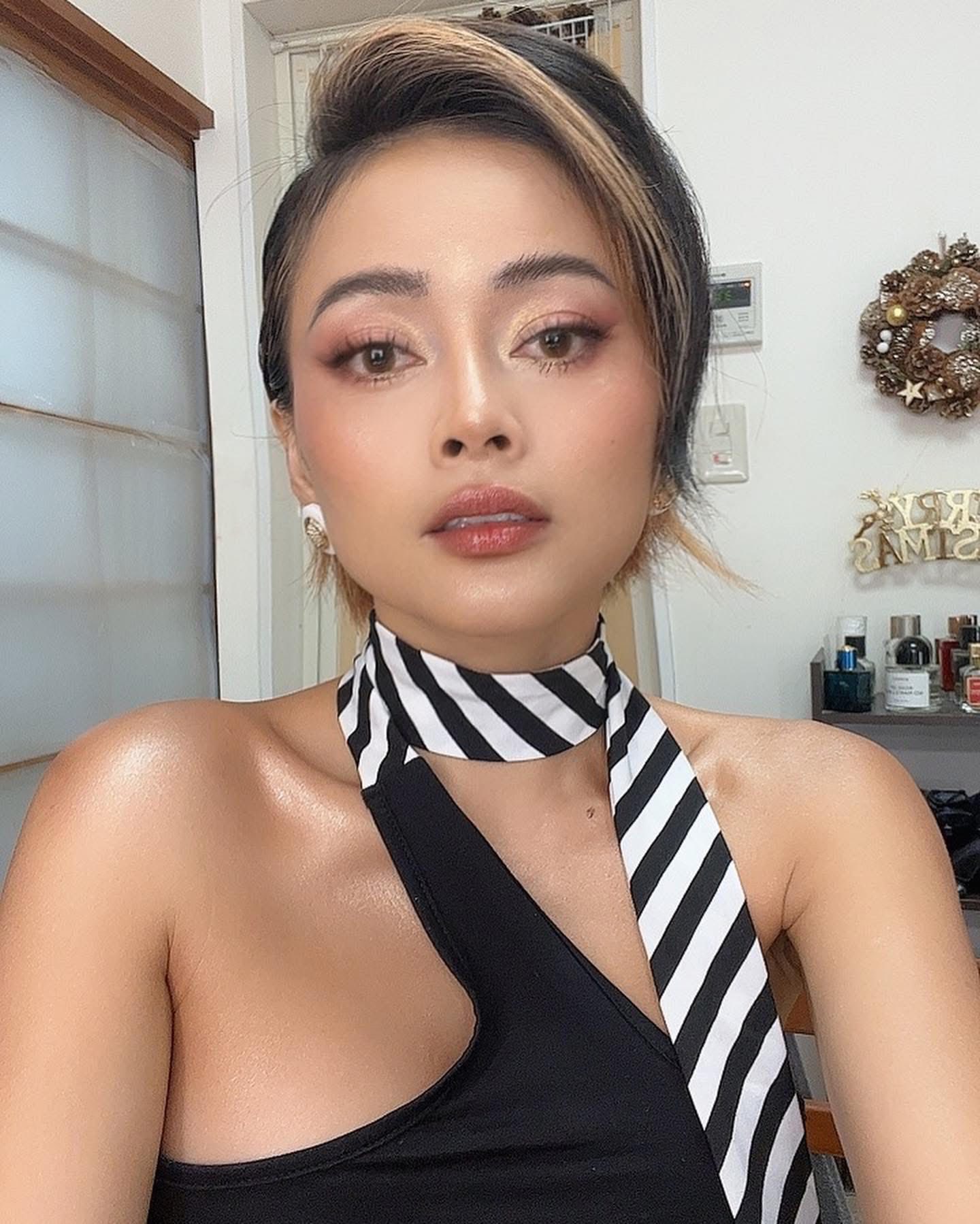 Tý Nị miền Tây lấy chồng Nhật sống sang chảnh, "mỏ hỗn" khét tiếng được gọi “tứ trụ Việt kiều” là ai?- Ảnh 2. Tý Nị miền Tây lấy chồng Nhật sống sang chảnh, "mỏ hỗn" khét tiếng được gọi “tứ trụ Việt kiều” là ai?- Ảnh 2.