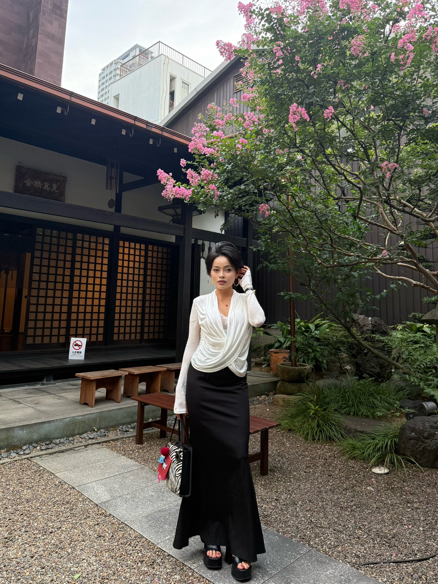 Tý Nị miền Tây lấy chồng Nhật sống sang chảnh, "mỏ hỗn" khét tiếng được gọi “tứ trụ Việt kiều” là ai?- Ảnh 8. Tý Nị miền Tây lấy chồng Nhật sống sang chảnh, "mỏ hỗn" khét tiếng được gọi “tứ trụ Việt kiều” là ai?- Ảnh 8.