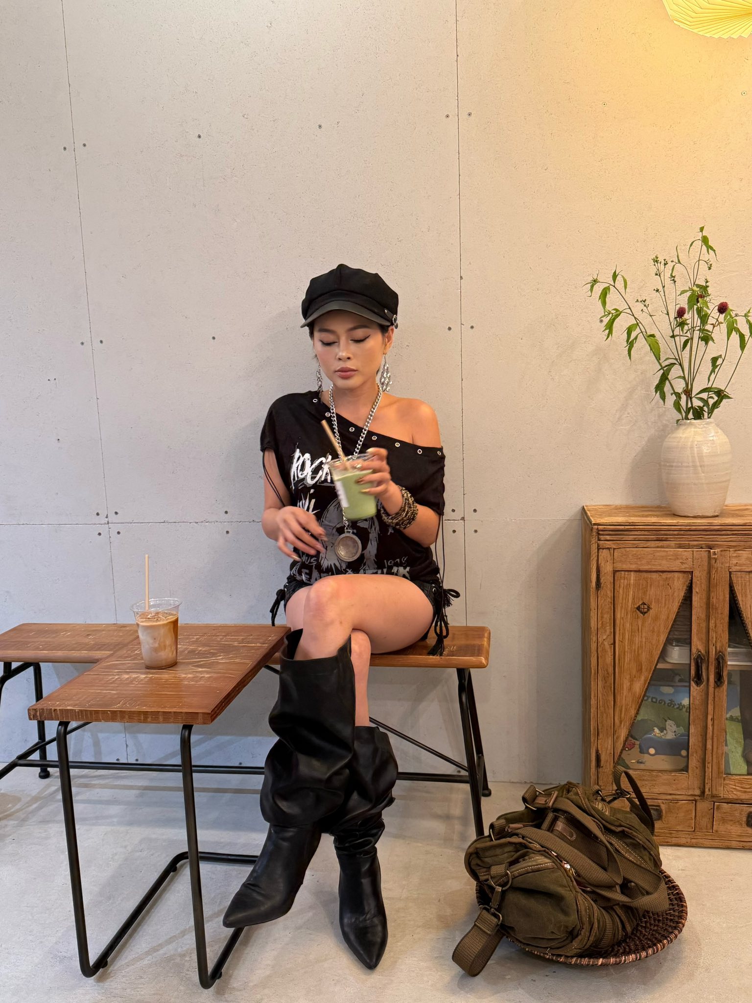 Tý Nị miền Tây lấy chồng Nhật sống sang chảnh, "mỏ hỗn" khét tiếng được gọi “tứ trụ Việt kiều” là ai?- Ảnh 11. Tý Nị miền Tây lấy chồng Nhật sống sang chảnh, "mỏ hỗn" khét tiếng được gọi “tứ trụ Việt kiều” là ai?- Ảnh 11.