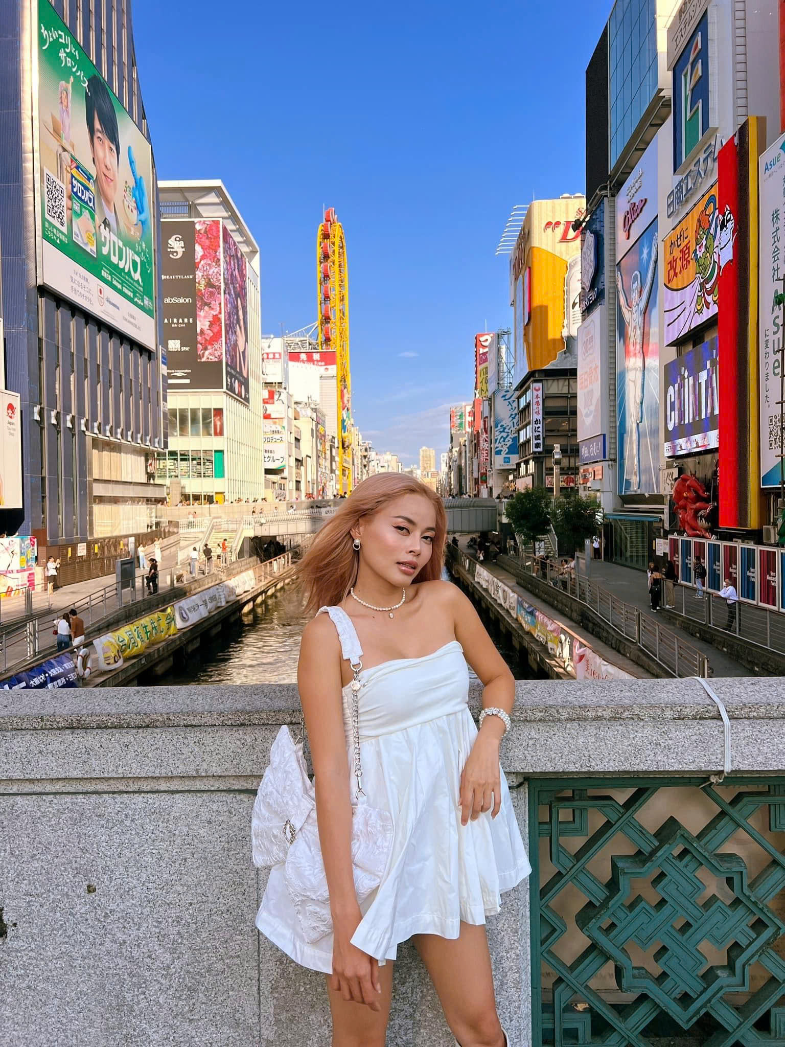 Tý Nị miền Tây lấy chồng Nhật sống sang chảnh, "mỏ hỗn" khét tiếng được gọi “tứ trụ Việt kiều” là ai?- Ảnh 6. Tý Nị miền Tây lấy chồng Nhật sống sang chảnh, "mỏ hỗn" khét tiếng được gọi “tứ trụ Việt kiều” là ai?- Ảnh 6.