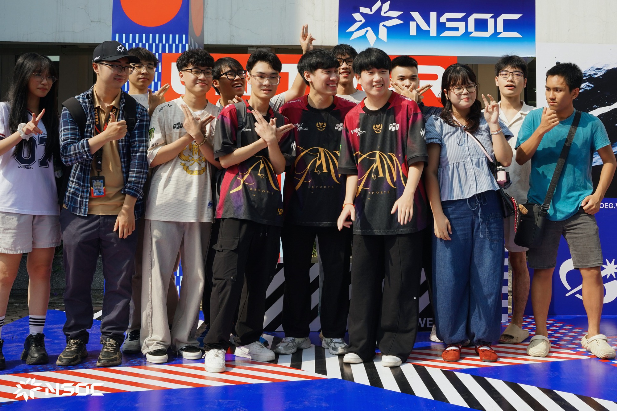 Tiên Tiên, Ánh Sáng Aza, Wxrdie cùng “bữa tiệc giải trí” NSOC Unitour tại trường Đại học Xây Dựng Hà Nội- Ảnh 5.