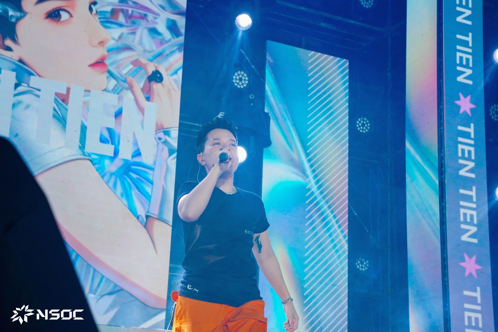 Tiên Tiên, Ánh Sáng Aza, Wxrdie cùng “bữa tiệc giải trí” NSOC Unitour tại trường Đại học Xây Dựng Hà Nội- Ảnh 9.