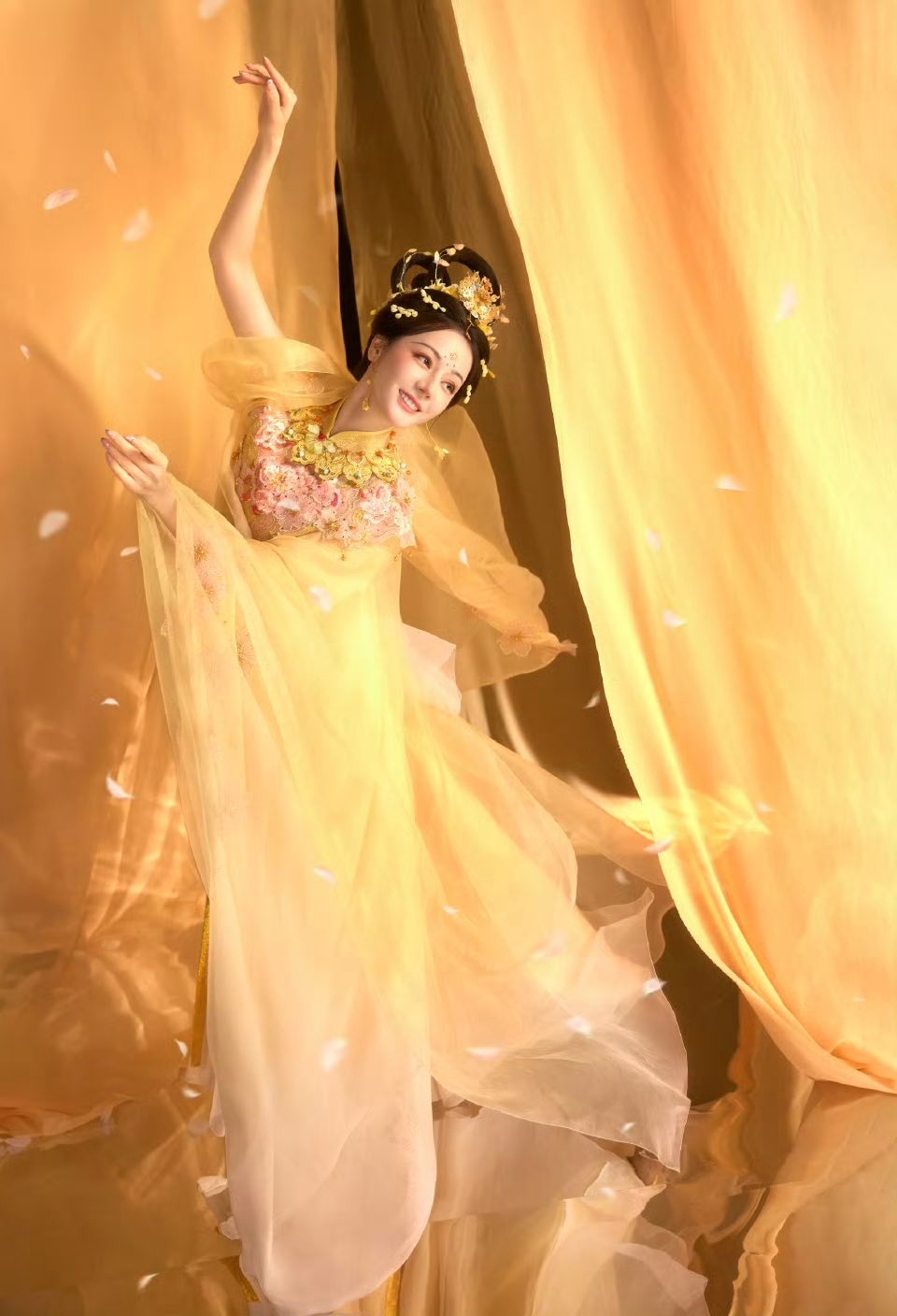 Ngàn vạn mỹ nhân đều thua chị Hằng đẹp nhất Trung Thu 2025: Tiên khí đầy người ngắm mà mê, không phân biệt nổi thật hay mơ- Ảnh 11.