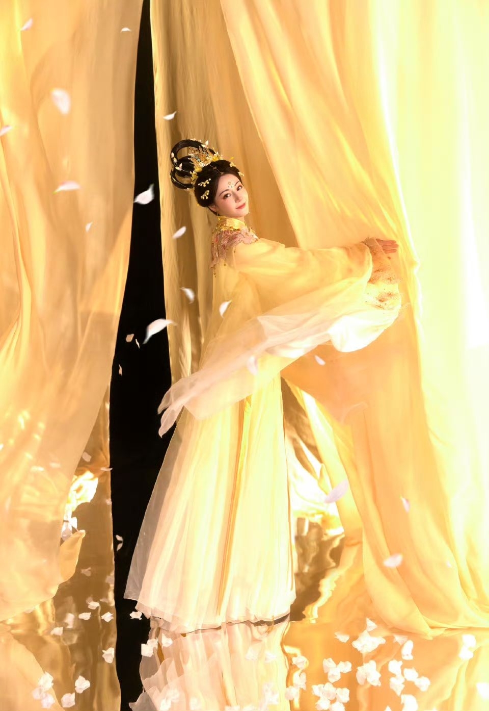 Ngàn vạn mỹ nhân đều thua chị Hằng đẹp nhất Trung Thu 2025: Tiên khí đầy người ngắm mà mê, không phân biệt nổi thật hay mơ- Ảnh 12.