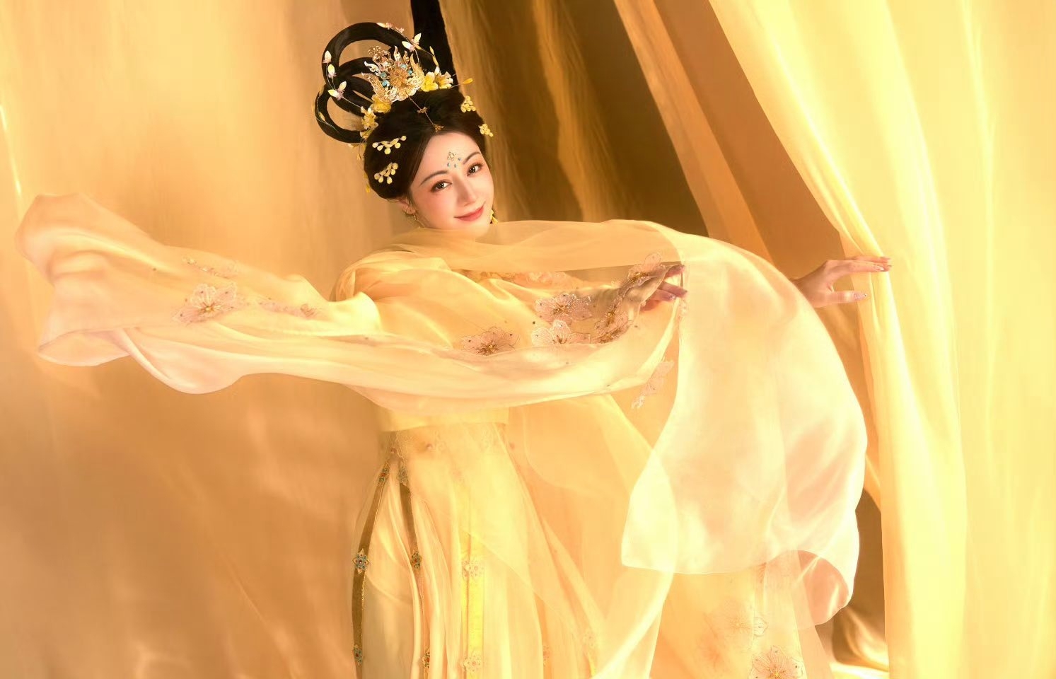 Ngàn vạn mỹ nhân đều thua chị Hằng đẹp nhất Trung Thu 2025: Tiên khí đầy người ngắm mà mê, không phân biệt nổi thật hay mơ- Ảnh 1.