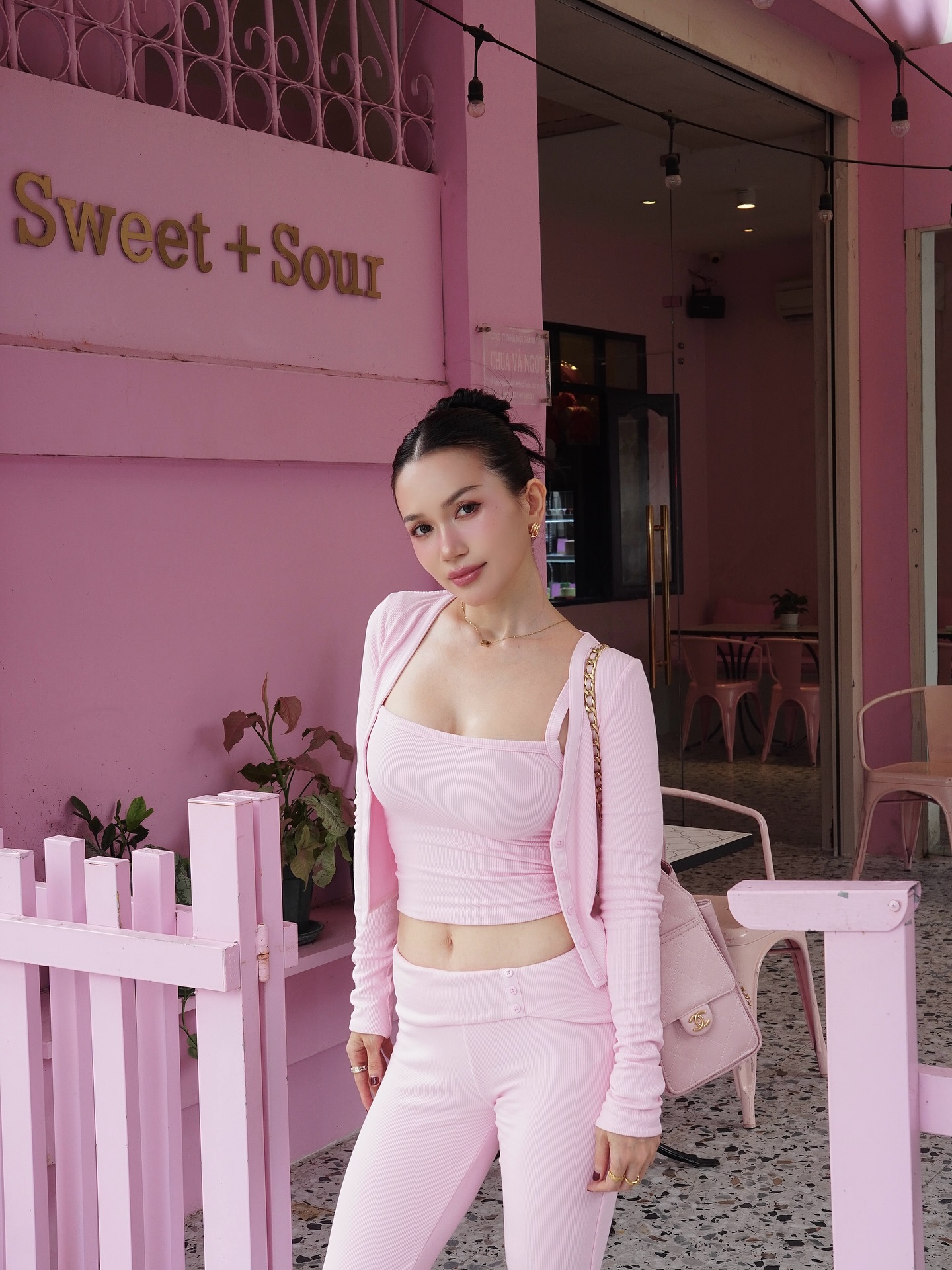 Sĩ Thanh gây tranh cãi vì ăn mặc hở hang cúng giỗ Tổ- Ảnh 3.