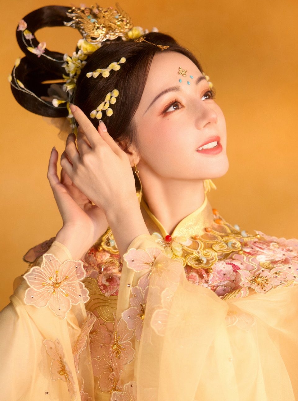 Ngàn vạn mỹ nhân đều thua chị Hằng đẹp nhất Trung Thu 2025: Tiên khí đầy người ngắm mà mê, không phân biệt nổi thật hay mơ- Ảnh 4.