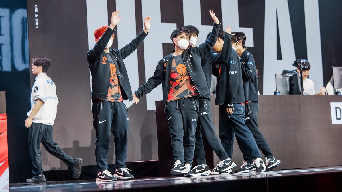 Từ trận đấu đó thì Tian cũng liên tục bị fan LPL mỉa mai Từ trận đấu đó thì Tian cũng liên tục bị fan LPL mỉa mai