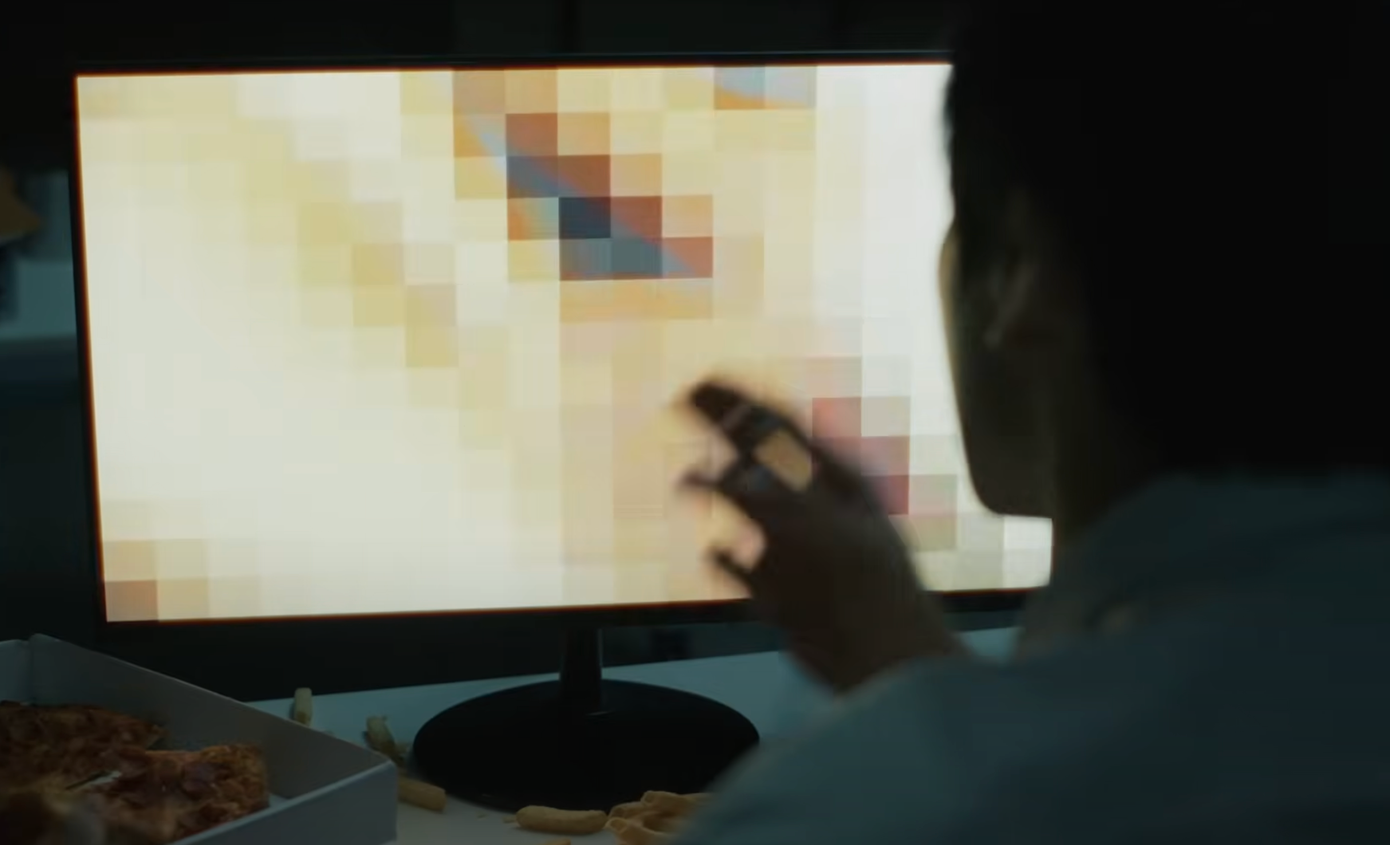 MV lồng ghép cảnh phim 18+ bị chỉ trích dữ dội- Ảnh 1.