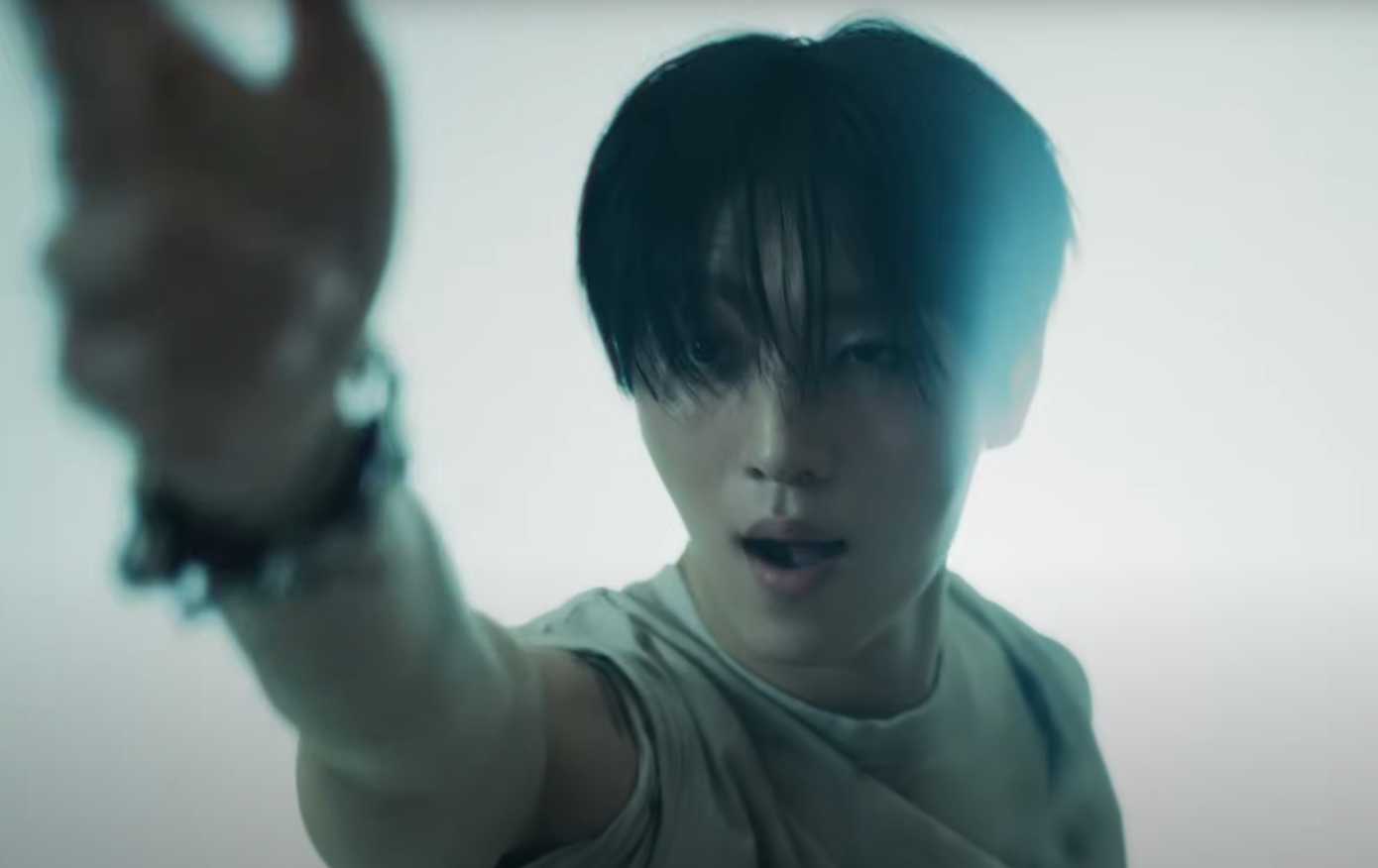 MV lồng ghép cảnh phim 18+ bị chỉ trích dữ dội- Ảnh 3.