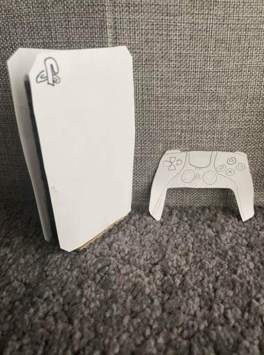 Nam game thủ tự tay làm PS5 phiên bản giấy, bán với giá chỉ gần 150k, vẫn có người mua thật- Ảnh 1.