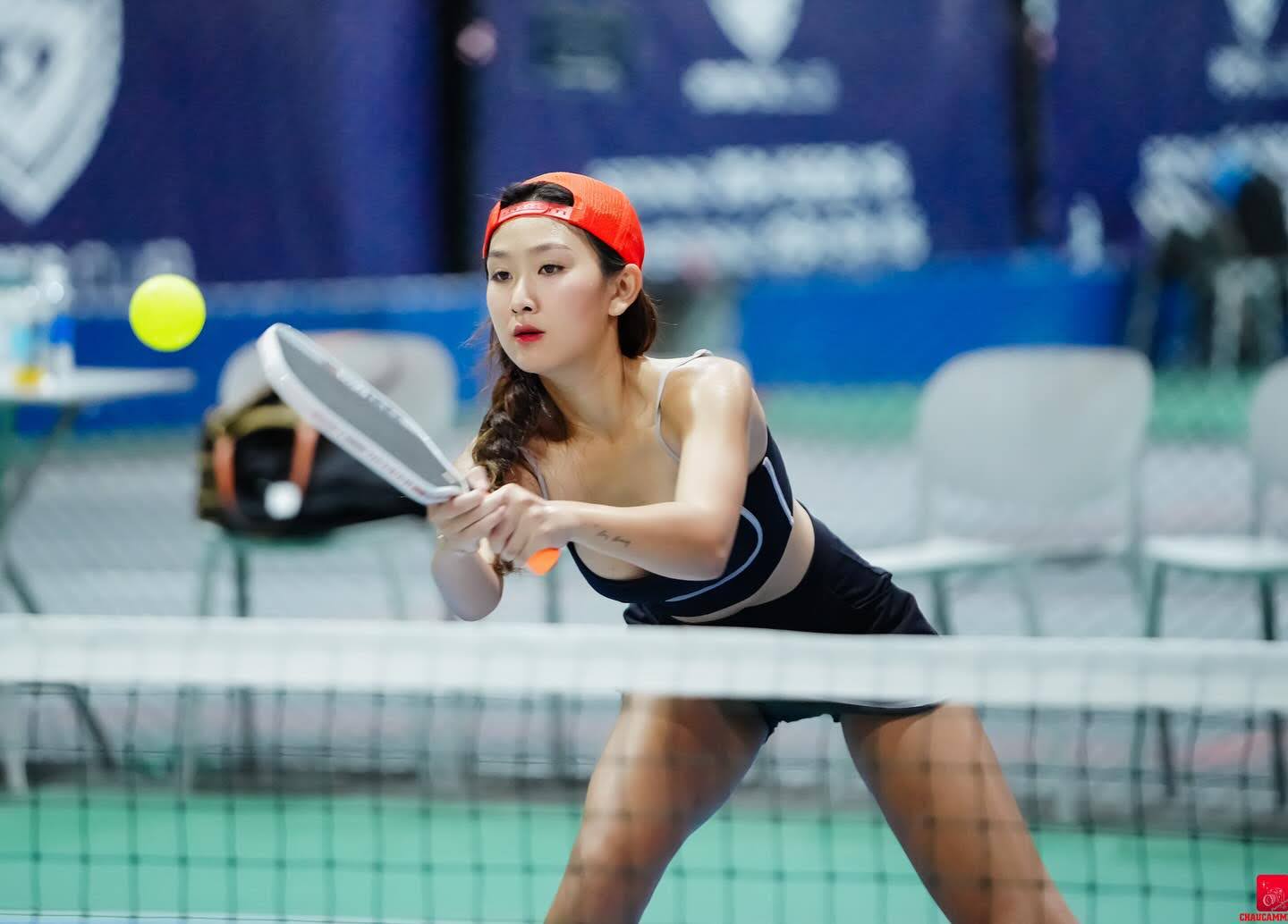 Phiên bản hot girl pickleball năng động và cá tính