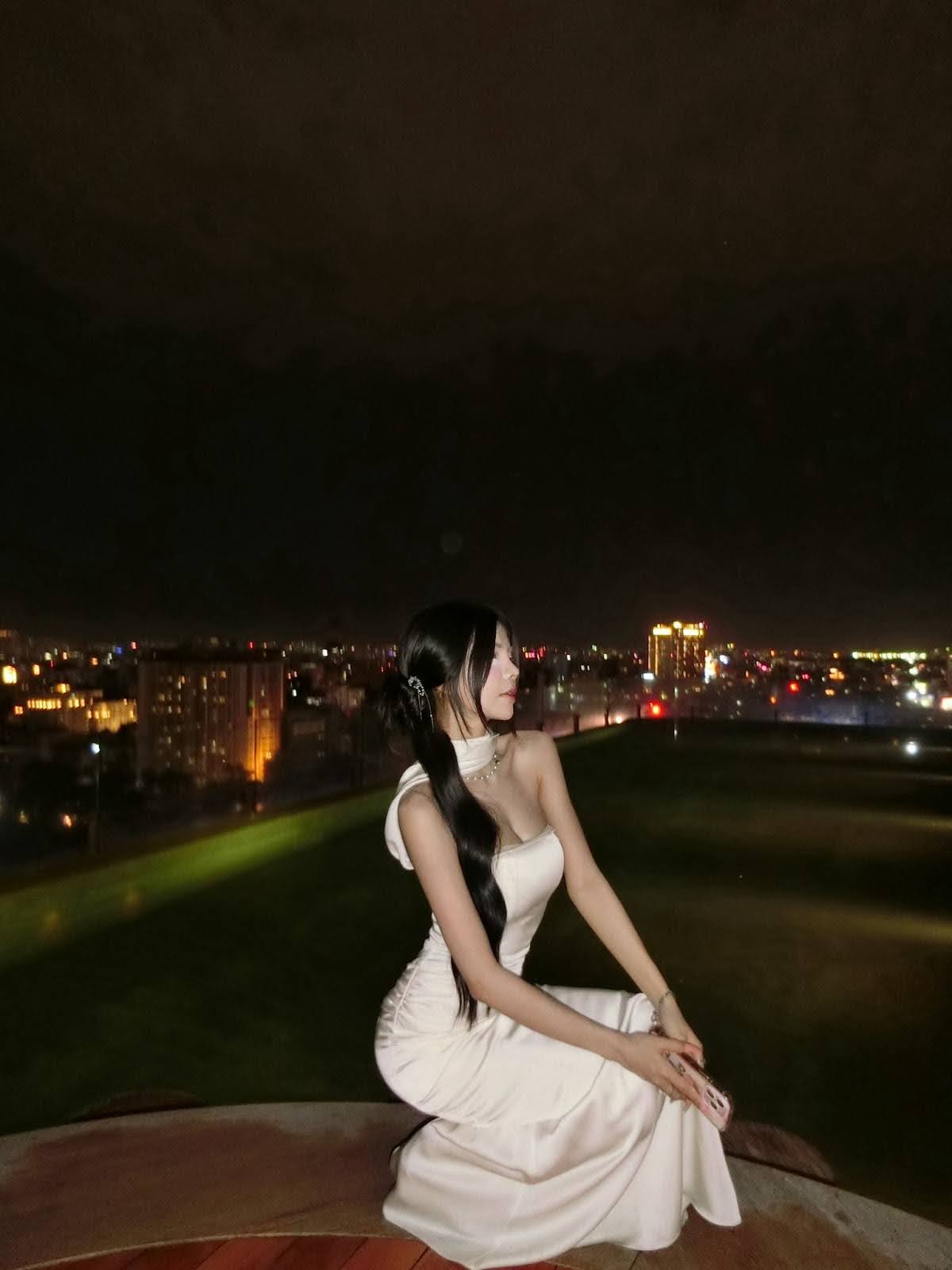 Thần thái cuốn hút của nữ MC Thần thái cuốn hút của nữ MC