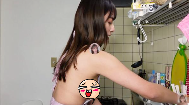 Mặc đồ gợi cảm lên sóng làm nội dung, nữ YouTuber nhận muôn vàn chỉ trích, CĐM tố 