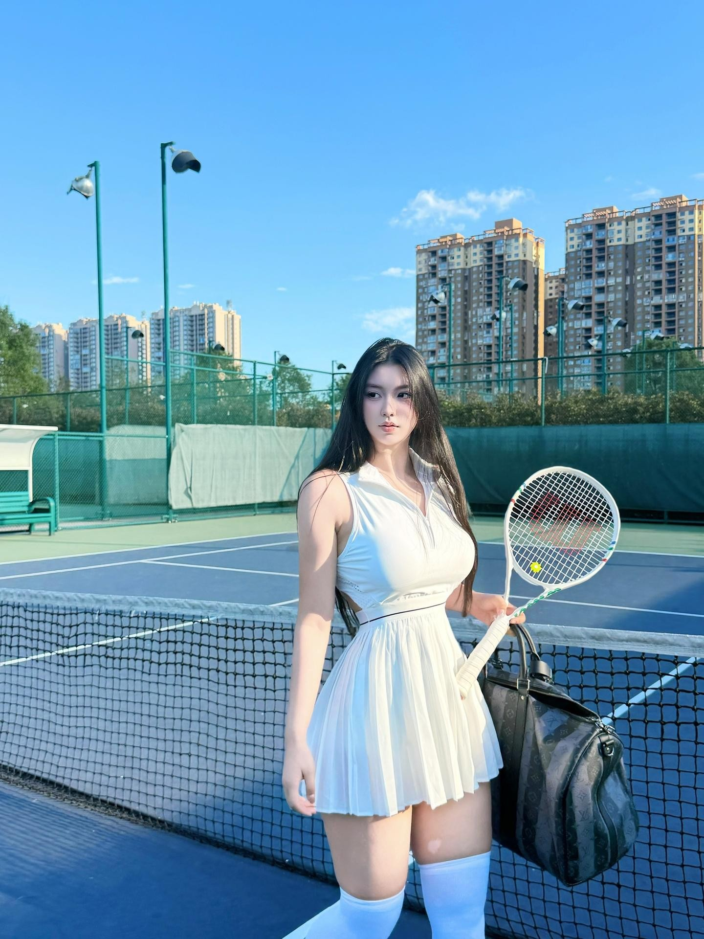 photo-1759978030937 photo-1759978030937