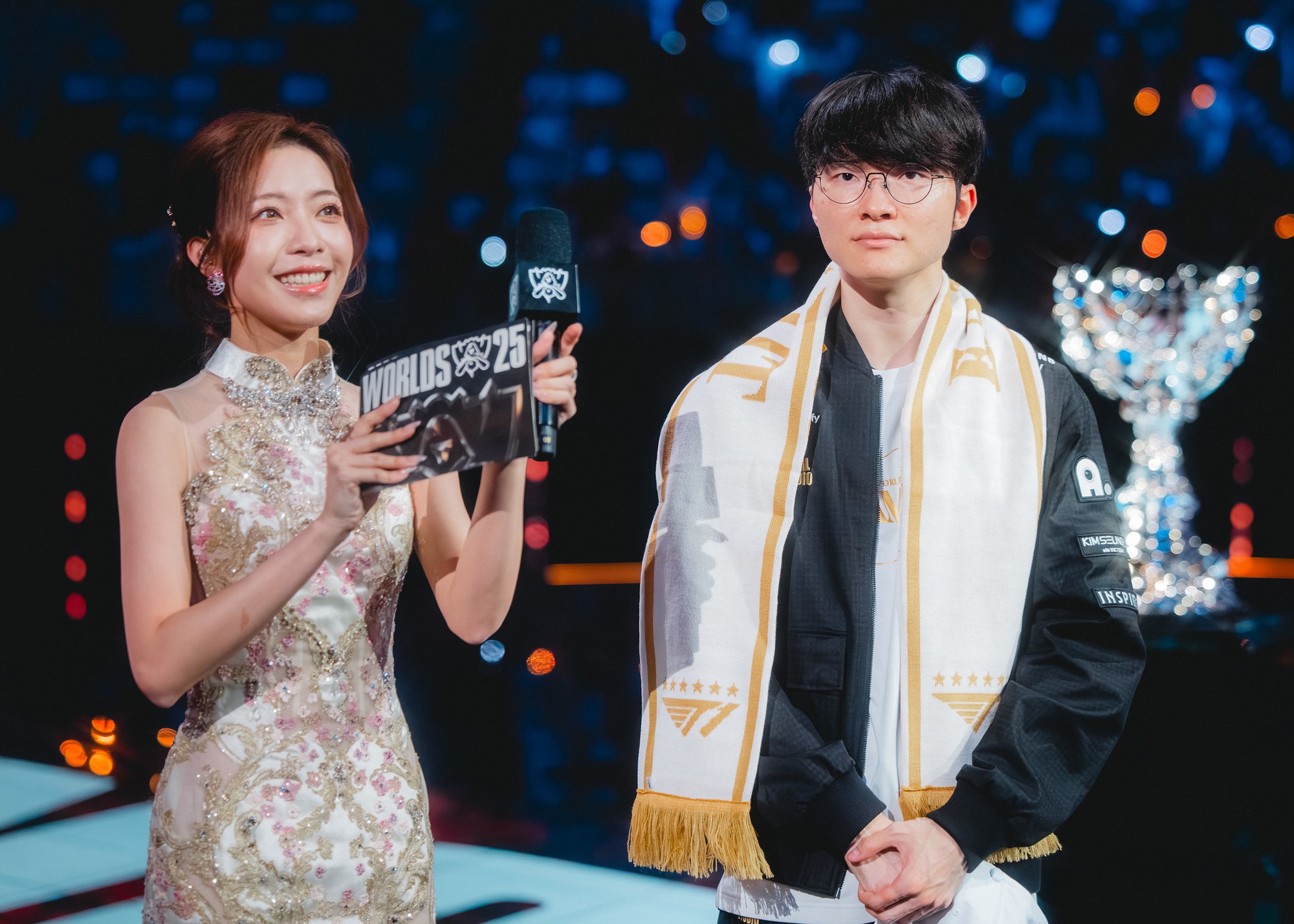 Loạt mỹ nhân "hâm nóng" trận chung kết CKTG 2025, nữ BLV gợi cảm cũng được "phá dớp"- Ảnh 6. Loạt mỹ nhân "hâm nóng" trận chung kết CKTG 2025, nữ BLV gợi cảm cũng được "phá dớp"- Ảnh 6.