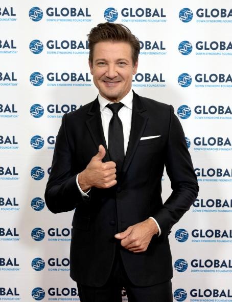 Tài tử Avengers bị tố sốc: Gửi ảnh khiêu dâm, đe dọa tính mạng phụ nữ- Ảnh 4. Tài tử Avengers bị tố sốc: Gửi ảnh khiêu dâm, đe dọa tính mạng phụ nữ- Ảnh 4.