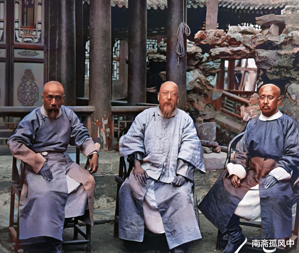 Bộ ảnh hiếm chụp thời nhà Thanh hơn 100 năm trước: Ngỡ ngàng trước nhan sắc giai nhân đứng cạnh Từ Hi Thái hậu- Ảnh 9. Bộ ảnh hiếm chụp thời nhà Thanh hơn 100 năm trước: Ngỡ ngàng trước nhan sắc giai nhân đứng cạnh Từ Hi Thái hậu- Ảnh 9.