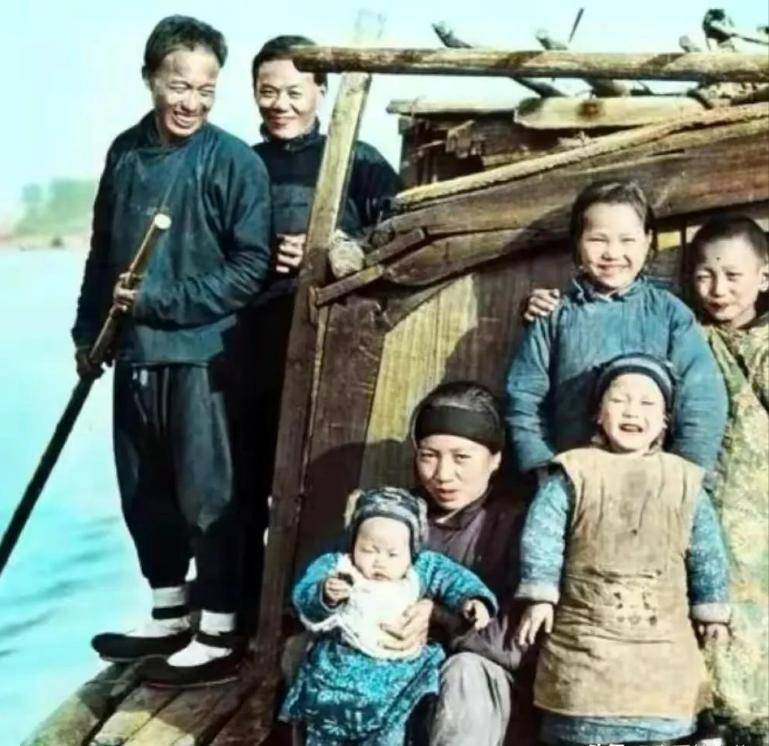 Bộ ảnh hiếm chụp thời nhà Thanh hơn 100 năm trước: Ngỡ ngàng trước nhan sắc giai nhân đứng cạnh Từ Hi Thái hậu- Ảnh 6. Bộ ảnh hiếm chụp thời nhà Thanh hơn 100 năm trước: Ngỡ ngàng trước nhan sắc giai nhân đứng cạnh Từ Hi Thái hậu- Ảnh 6.