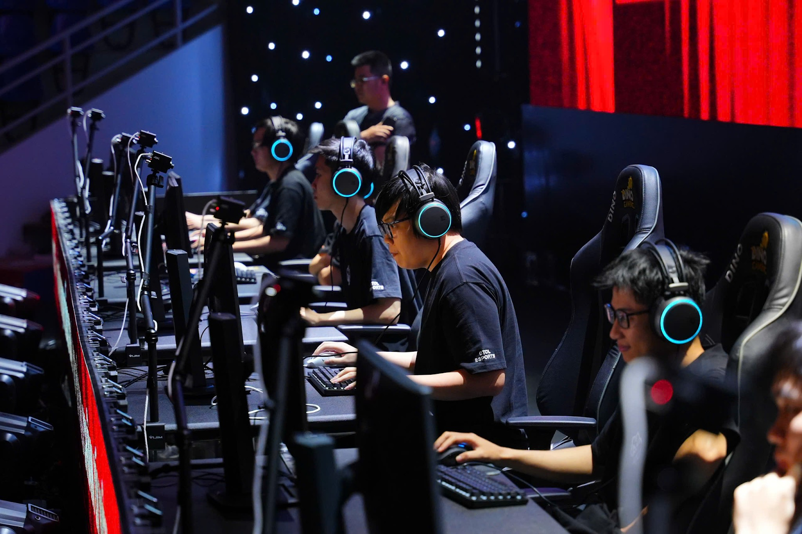 VĐV Bùi Tuấn Kiên vô địch mùa đầu tiên của giải Vô địch Quốc gia ĐTCL Việt Nam VĐV Bùi Tuấn Kiên vô địch mùa đầu tiên của giải Vô địch Quốc gia ĐTCL Việt Nam