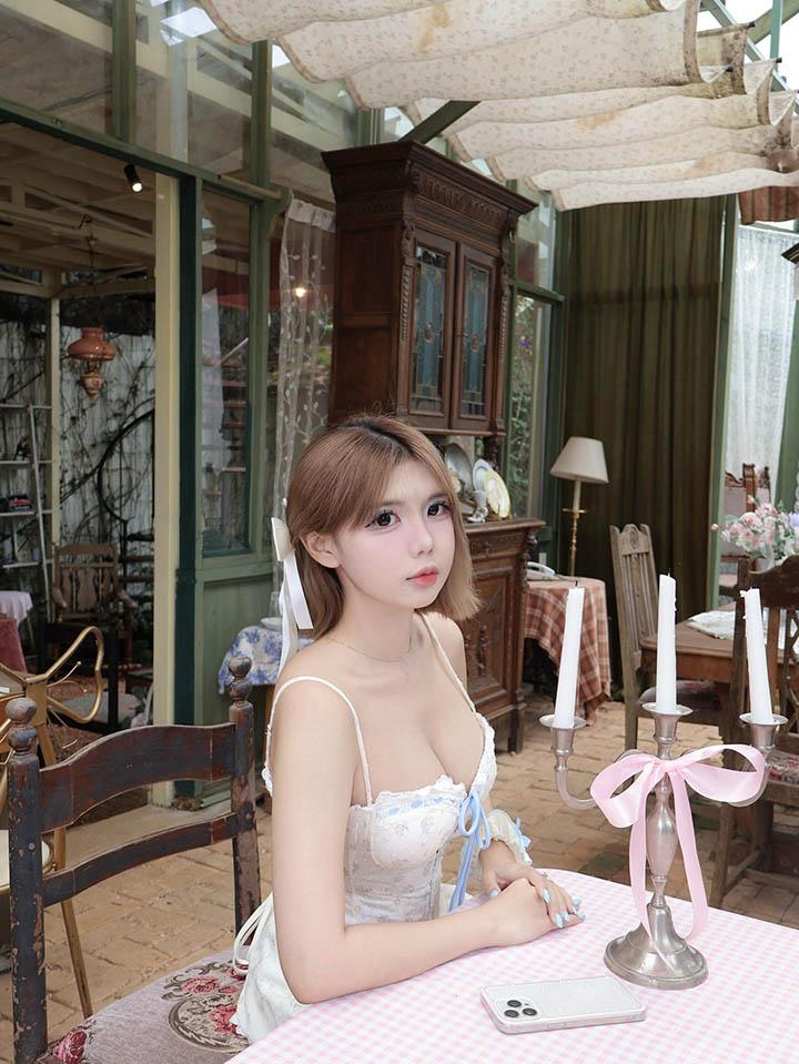 Hot TikToker khoe dáng với chiếc váy ren cũng làm cả chục ngàn fan lo “giữ chuỗi tháng 11”- Ảnh 5. Hot TikToker khoe dáng với chiếc váy ren cũng làm cả chục ngàn fan lo “giữ chuỗi tháng 11”- Ảnh 5.