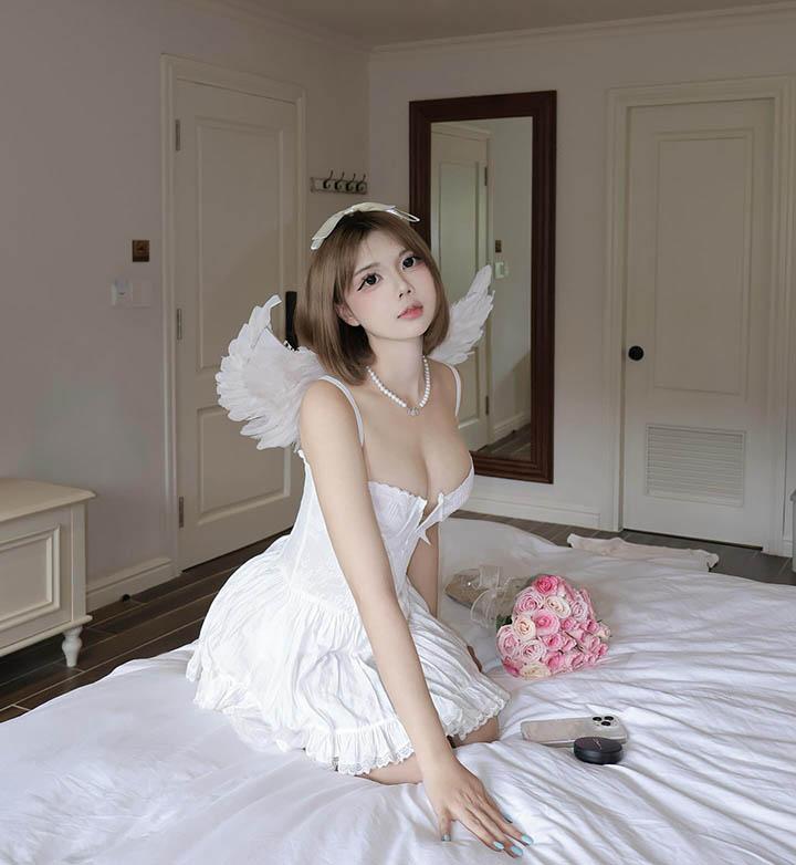 Hot TikToker khoe dáng với chiếc váy ren cũng làm cả chục ngàn fan lo “giữ chuỗi tháng 11”- Ảnh 9. Hot TikToker khoe dáng với chiếc váy ren cũng làm cả chục ngàn fan lo “giữ chuỗi tháng 11”- Ảnh 9.