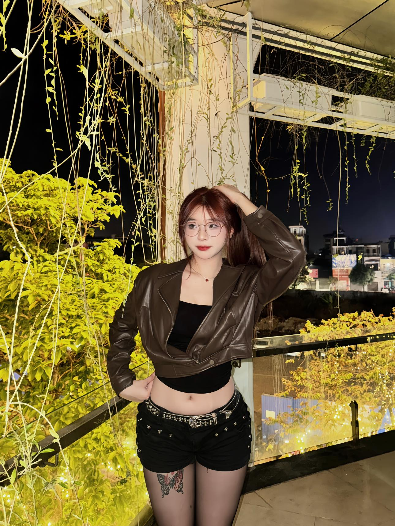 photo-1762877182945 photo-1762877182945