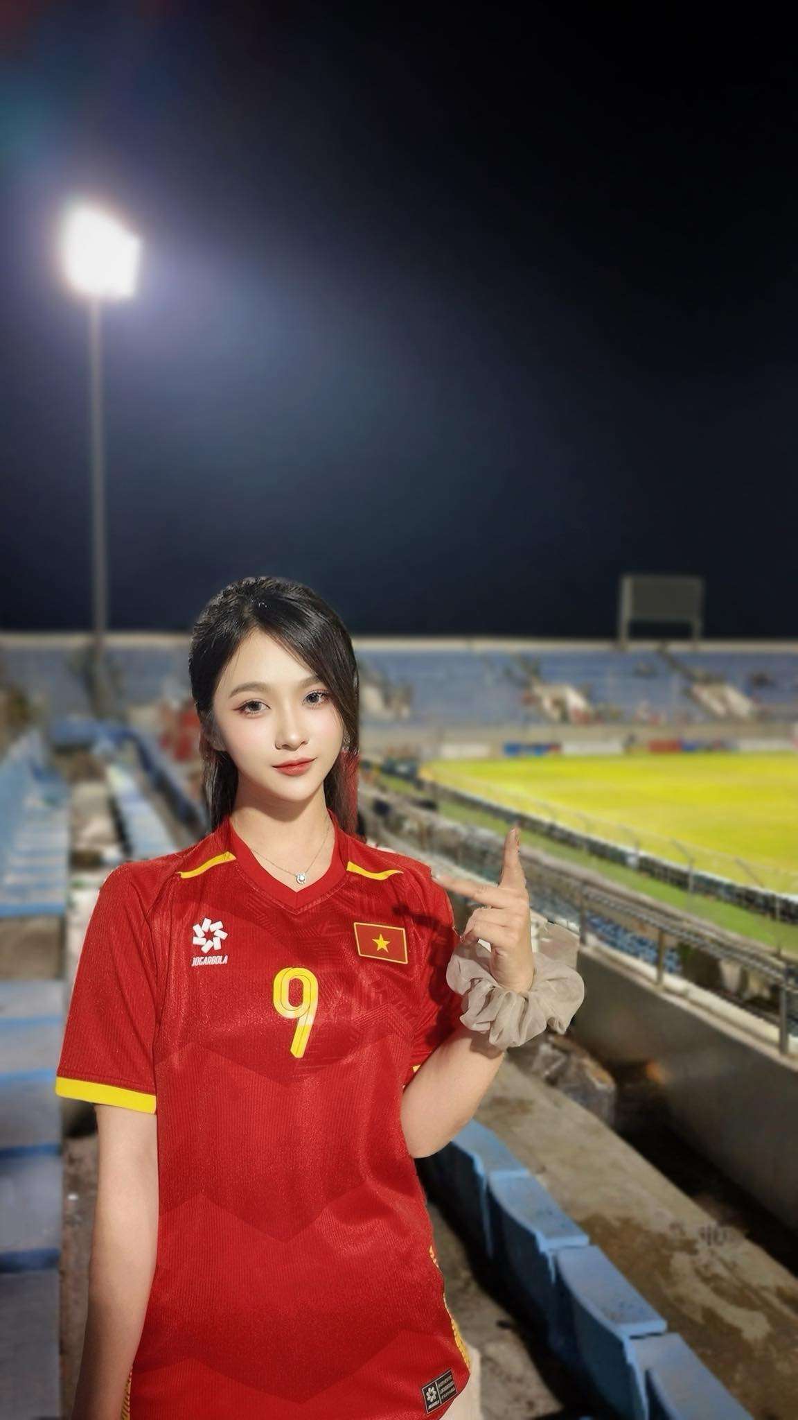 Nữ streamer xinh đẹp gây sốt khi chụp ảnh cùng huyền thoại Kaka- Ảnh 7. Nữ streamer xinh đẹp gây sốt khi chụp ảnh cùng huyền thoại Kaka- Ảnh 7.