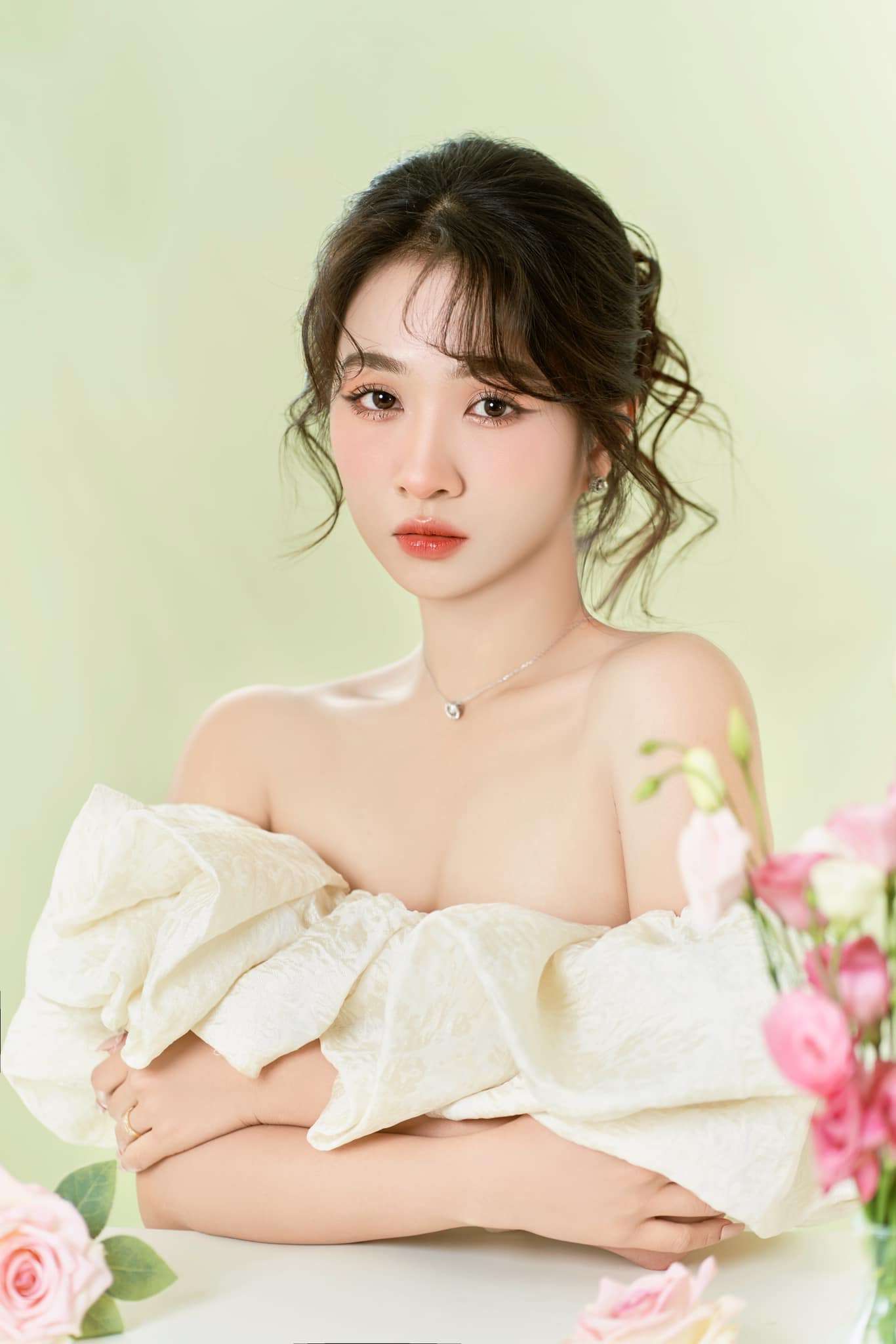 Nữ streamer xinh đẹp gây sốt khi chụp ảnh cùng huyền thoại Kaka- Ảnh 5. Nữ streamer xinh đẹp gây sốt khi chụp ảnh cùng huyền thoại Kaka- Ảnh 5.