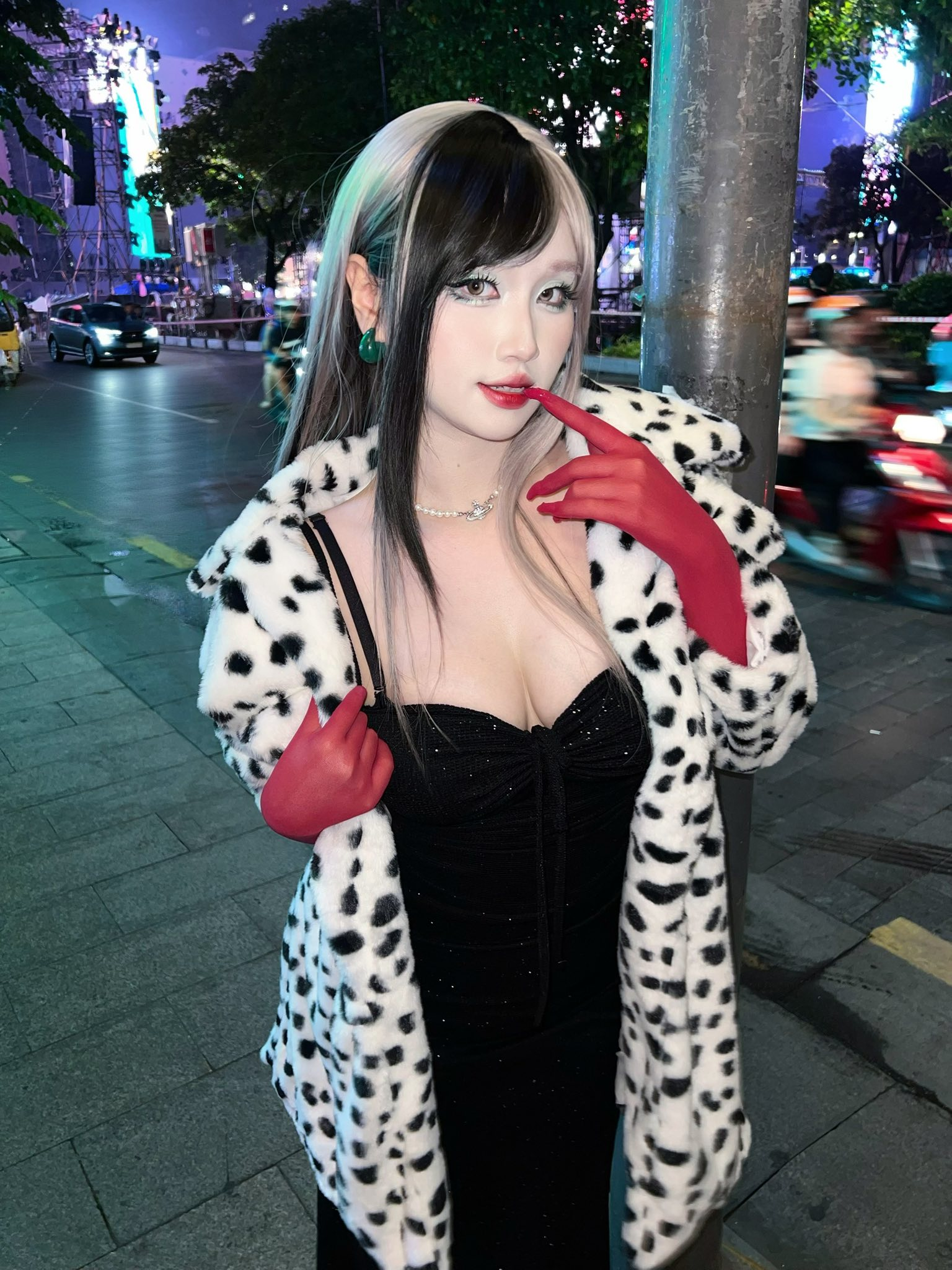 photo-1763001814213 photo-1763001814213