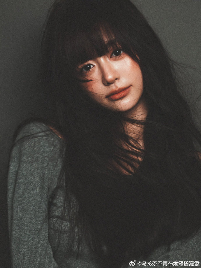 Mỹ nhân đang viral khắp Trung Quốc vì mắt to như "hột xoàn 50 carat"- Ảnh 7. Mỹ nhân đang viral khắp Trung Quốc vì mắt to như "hột xoàn 50 carat"- Ảnh 7.