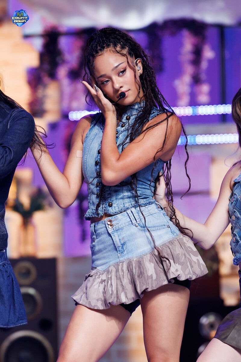 Thiên thần lai đẹp nhất showbiz lộ quá khứ hút hít, lăng nhăng?- Ảnh 8. Thiên thần lai đẹp nhất showbiz lộ quá khứ hút hít, lăng nhăng?- Ảnh 8.