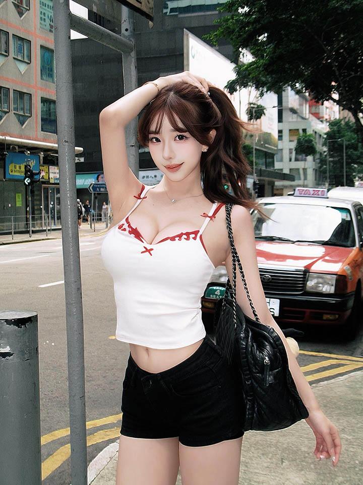 Hot girl 2k3 sở hữu thân hình đồng hồ cát làm fan càng nhìn càng mê- Ảnh 1. Hot girl 2k3 sở hữu thân hình đồng hồ cát làm fan càng nhìn càng mê- Ảnh 1.