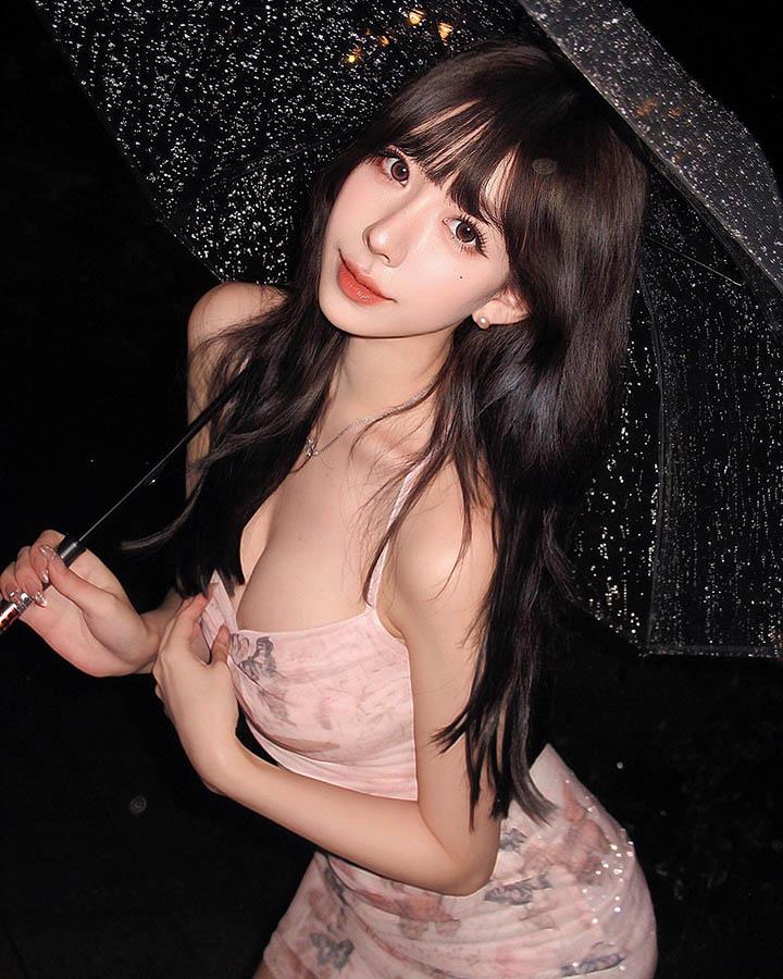 Hot girl 2k3 sở hữu thân hình đồng hồ cát làm fan càng nhìn càng mê- Ảnh 4. Hot girl 2k3 sở hữu thân hình đồng hồ cát làm fan càng nhìn càng mê- Ảnh 4.