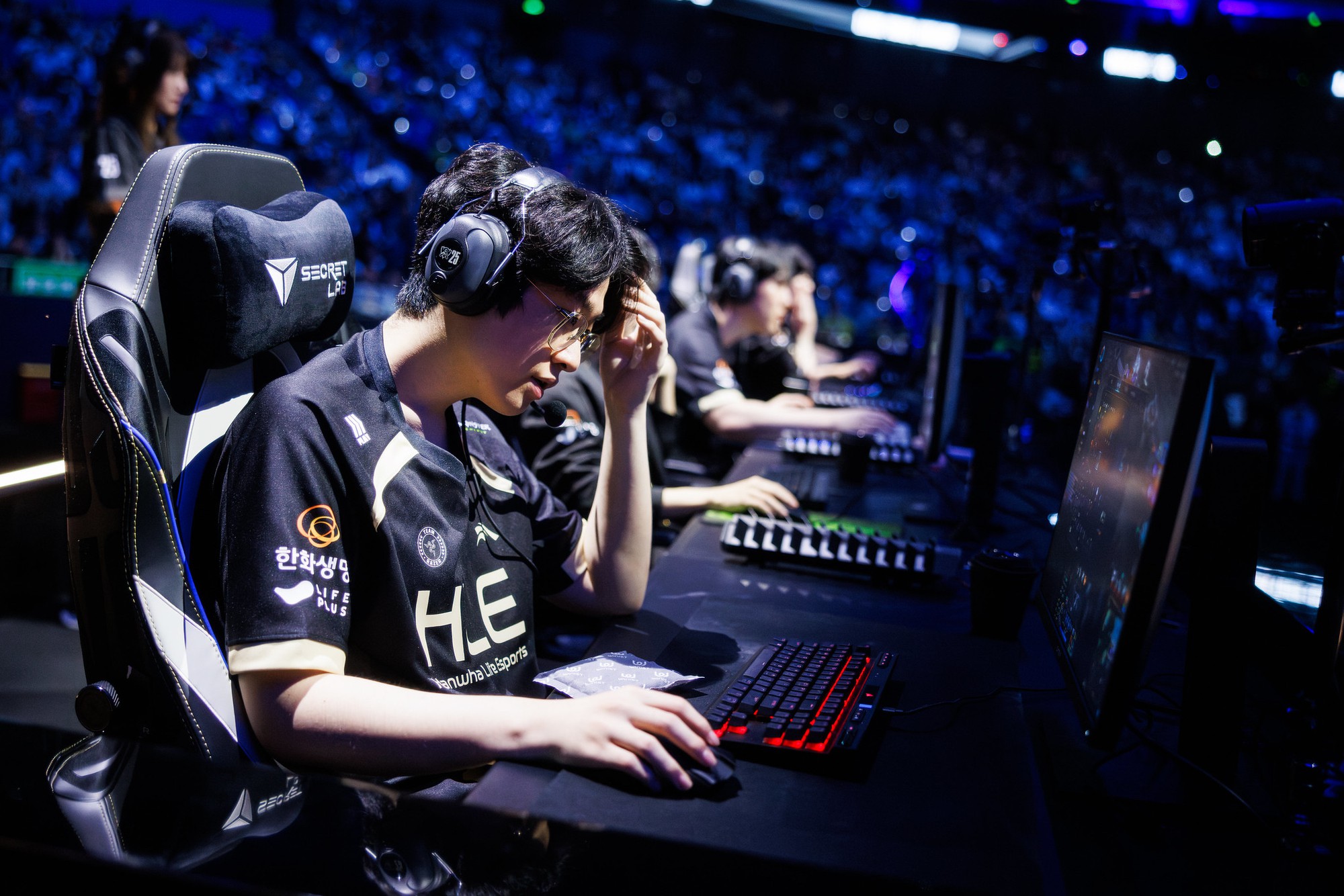 Xuất hiện nghi vấn Zeus có biến chuyển mạnh, HLE thực sự có thể "gặp nguy"- Ảnh 3. Xuất hiện nghi vấn Zeus có biến chuyển mạnh, HLE thực sự có thể "gặp nguy"- Ảnh 3.