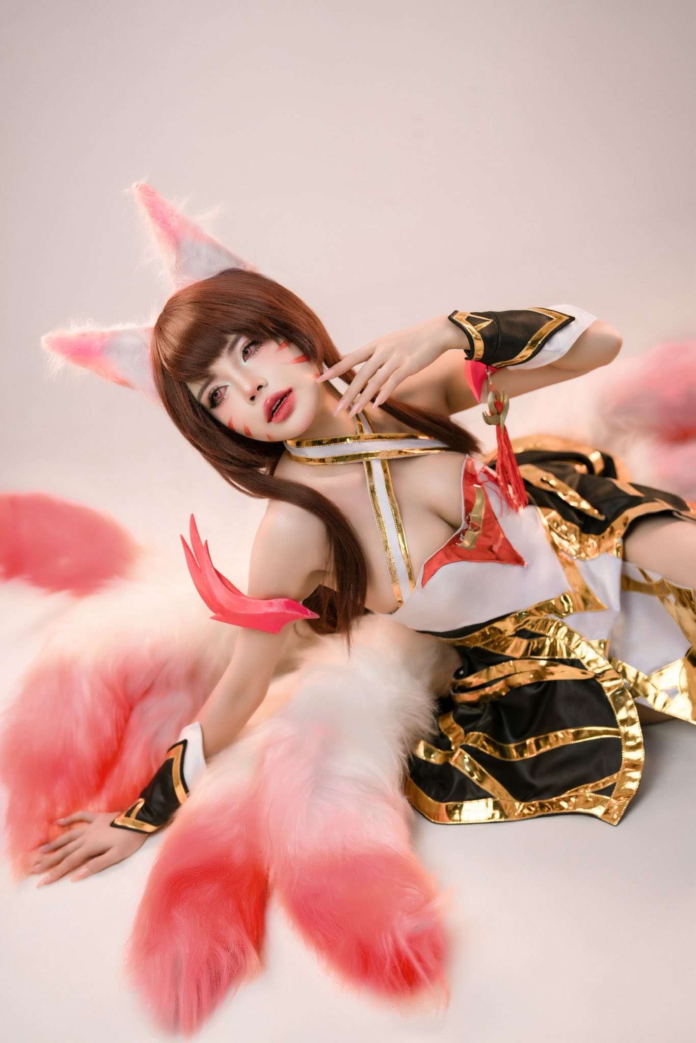 Mai Dora cosplay Ahri tung chiêu Mai Dora cosplay Ahri tung chiêu