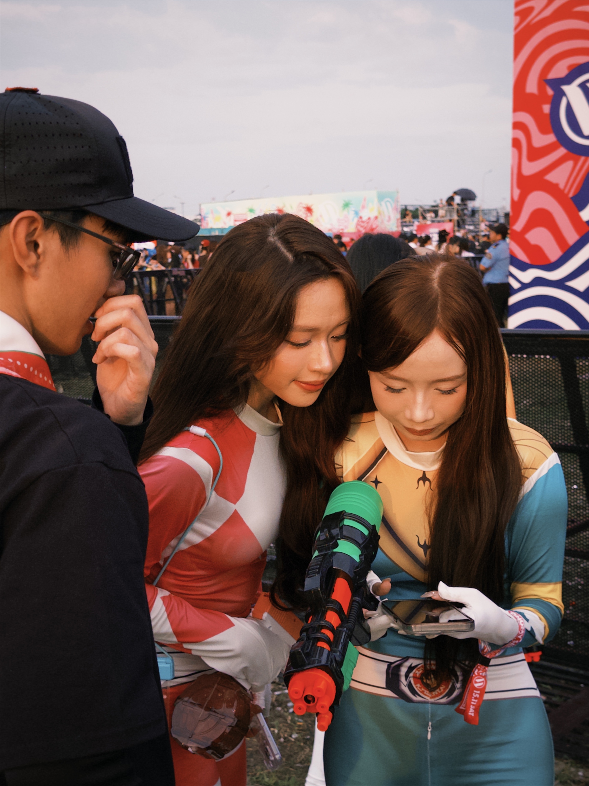 Danh tính hội siêu nhân gao "quậy" tưng bừng: 1 người được gọi là "phú bà", từng thi Hoa hậu- Ảnh 3. Danh tính hội siêu nhân gao "quậy" tưng bừng: 1 người được gọi là "phú bà", từng thi Hoa hậu- Ảnh 3.