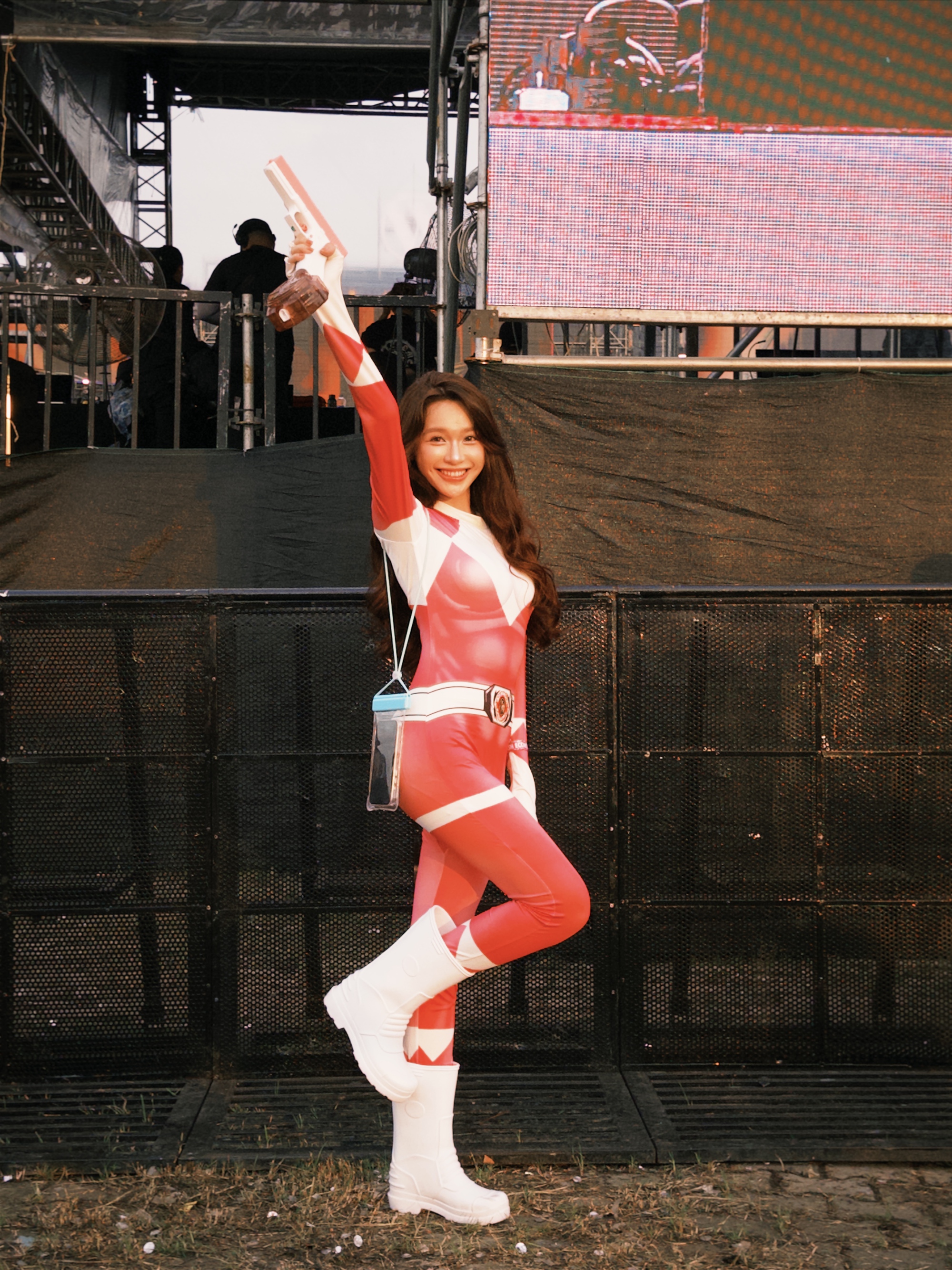 Danh tính hội siêu nhân gao "quậy" tưng bừng: 1 người được gọi là "phú bà", từng thi Hoa hậu- Ảnh 7. Danh tính hội siêu nhân gao "quậy" tưng bừng: 1 người được gọi là "phú bà", từng thi Hoa hậu- Ảnh 7.