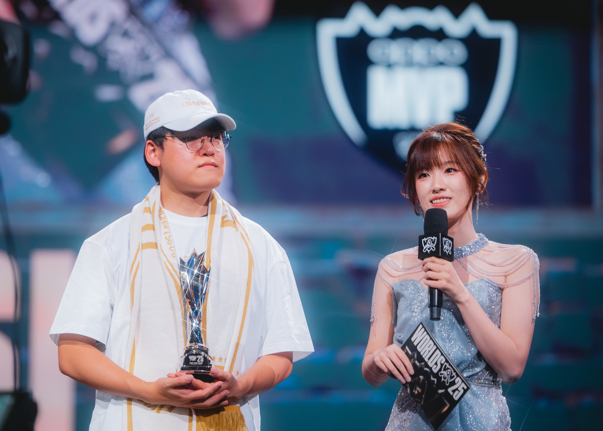 Chị gái update truyện ngắn, Gumayusi cũng đã nói lời chia tay T1- Ảnh 1.