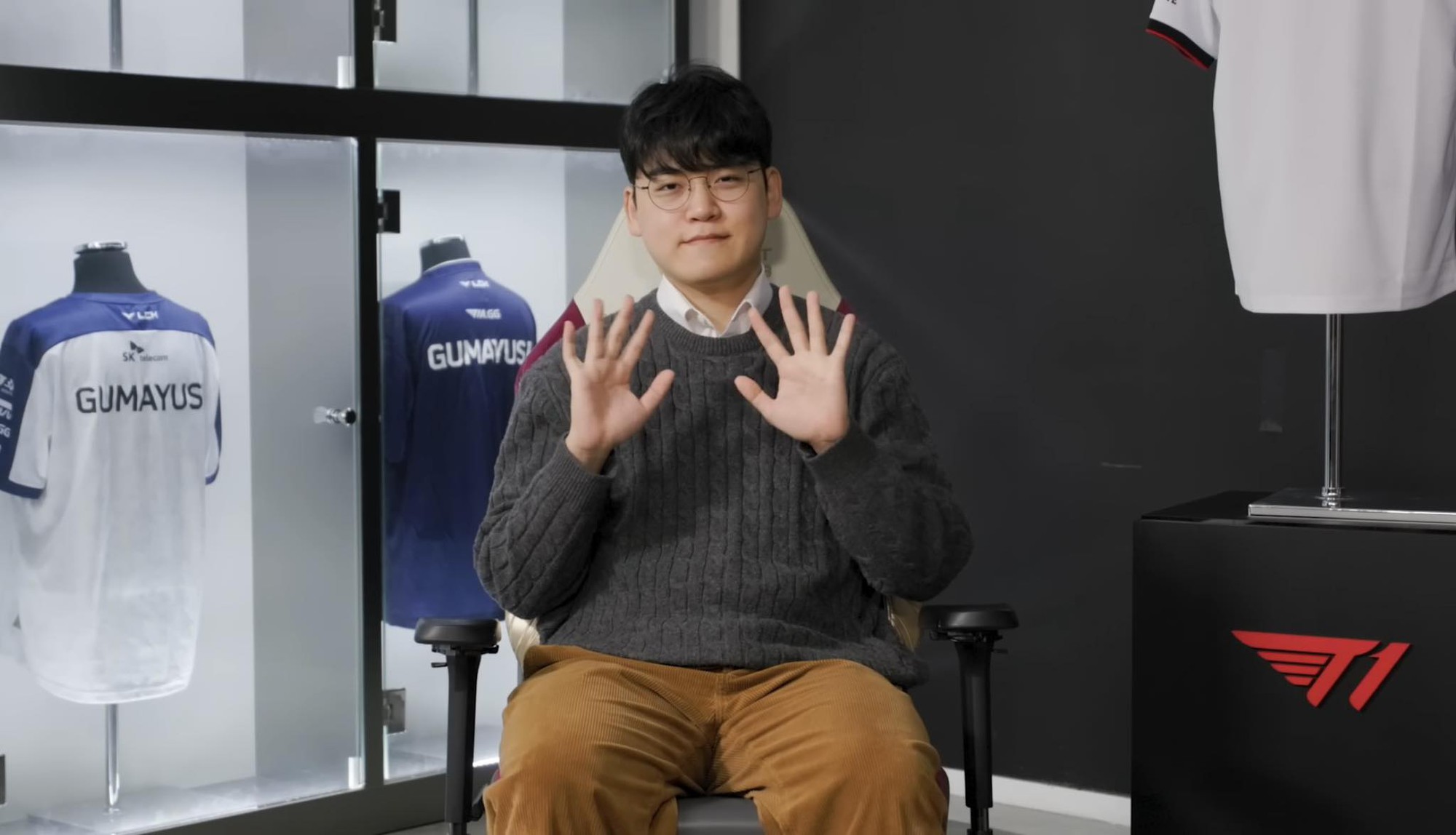 Lộ tin đồn Peyz đạt thỏa thuận tới T1 từ trước CKTG 2025, Gumayusi cập bến HLE trong 24h tới?